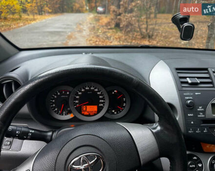 Серый Тойота РАВ 4, объемом двигателя 2 л и пробегом 232 тыс. км за 11500 $, фото 13 на Automoto.ua