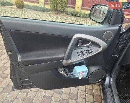 Сірий Тойота РАВ 4, об'ємом двигуна 2 л та пробігом 210 тис. км за 8300 $, фото 13 на Automoto.ua