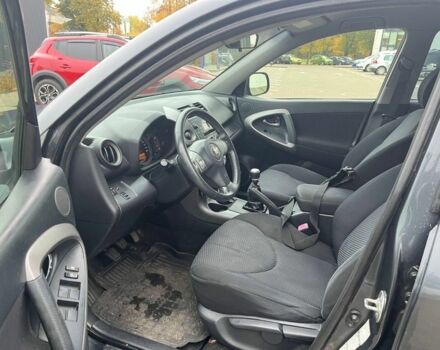 Серый Тойота РАВ 4, объемом двигателя 2.2 л и пробегом 350 тыс. км за 5100 $, фото 6 на Automoto.ua