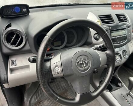 Серый Тойота РАВ 4, объемом двигателя 2.4 л и пробегом 143 тыс. км за 8500 $, фото 10 на Automoto.ua