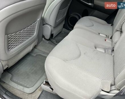 Серый Тойота РАВ 4, объемом двигателя 2.4 л и пробегом 143 тыс. км за 8500 $, фото 14 на Automoto.ua