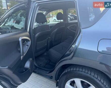 Серый Тойота РАВ 4, объемом двигателя 2 л и пробегом 243 тыс. км за 8800 $, фото 6 на Automoto.ua