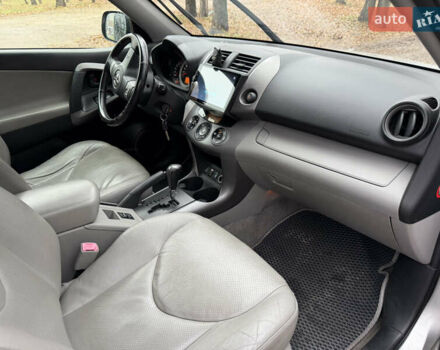 Серый Тойота РАВ 4, объемом двигателя 2.4 л и пробегом 174 тыс. км за 11700 $, фото 9 на Automoto.ua