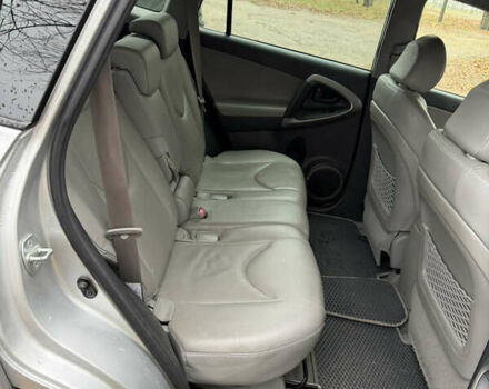 Серый Тойота РАВ 4, объемом двигателя 2.4 л и пробегом 174 тыс. км за 11700 $, фото 7 на Automoto.ua