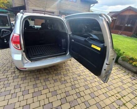 Серый Тойота РАВ 4, объемом двигателя 2.4 л и пробегом 282 тыс. км за 7900 $, фото 2 на Automoto.ua