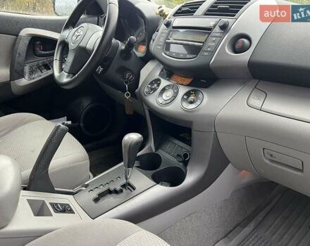 Серый Тойота РАВ 4, объемом двигателя 2.4 л и пробегом 143 тыс. км за 8500 $, фото 17 на Automoto.ua