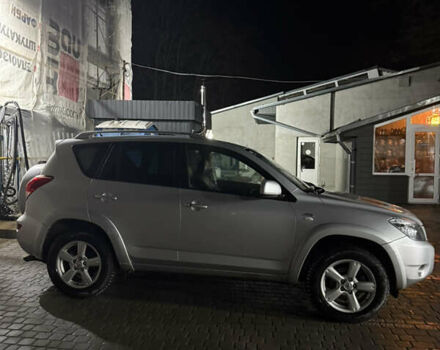 Серый Тойота РАВ 4, объемом двигателя 2.2 л и пробегом 238 тыс. км за 9500 $, фото 2 на Automoto.ua