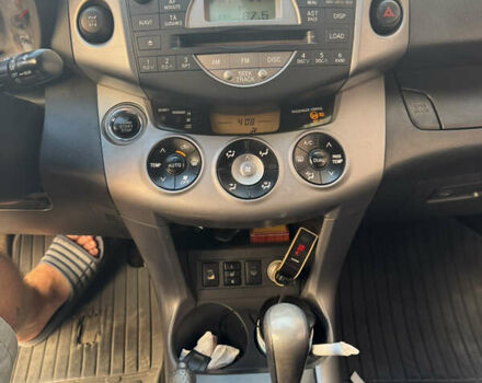 Сірий Тойота РАВ 4, об'ємом двигуна 2 л та пробігом 305 тис. км за 9500 $, фото 9 на Automoto.ua