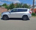 Серый Тойота РАВ 4, объемом двигателя 2.4 л и пробегом 280 тыс. км за 9800 $, фото 1 на Automoto.ua