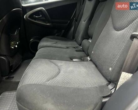 Серый Тойота РАВ 4, объемом двигателя 2 л и пробегом 220 тыс. км за 9300 $, фото 12 на Automoto.ua