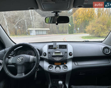Серый Тойота РАВ 4, объемом двигателя 2 л и пробегом 219 тыс. км за 10500 $, фото 9 на Automoto.ua
