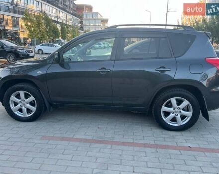 Серый Тойота РАВ 4, объемом двигателя 2 л и пробегом 243 тыс. км за 8800 $, фото 1 на Automoto.ua