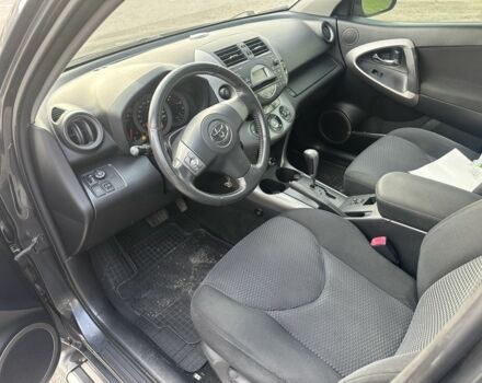 Серый Тойота РАВ 4, объемом двигателя 2 л и пробегом 215 тыс. км за 8700 $, фото 7 на Automoto.ua