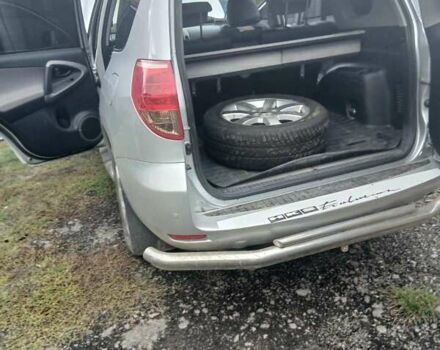 Серый Тойота РАВ 4, объемом двигателя 2.36 л и пробегом 146 тыс. км за 10900 $, фото 2 на Automoto.ua