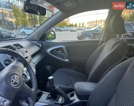 Серый Тойота РАВ 4, объемом двигателя 2 л и пробегом 243 тыс. км за 8800 $, фото 18 на Automoto.ua