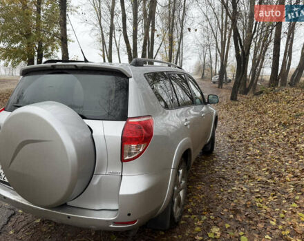 Серый Тойота РАВ 4, объемом двигателя 2.4 л и пробегом 174 тыс. км за 11700 $, фото 4 на Automoto.ua