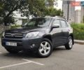 Серый Тойота РАВ 4, объемом двигателя 2 л и пробегом 177 тыс. км за 8500 $, фото 2 на Automoto.ua