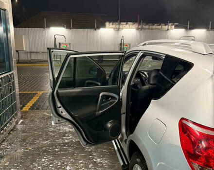 Серый Тойота РАВ 4, объемом двигателя 2 л и пробегом 212 тыс. км за 10800 $, фото 4 на Automoto.ua