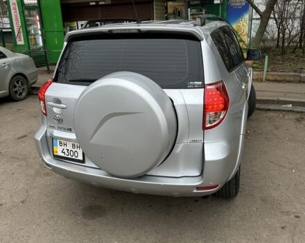 Серый Тойота РАВ 4, объемом двигателя 2.4 л и пробегом 133 тыс. км за 10000 $, фото 4 на Automoto.ua