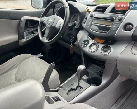 Серый Тойота РАВ 4, объемом двигателя 2.4 л и пробегом 143 тыс. км за 8500 $, фото 9 на Automoto.ua