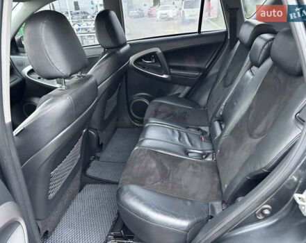 Серый Тойота РАВ 4, объемом двигателя 2 л и пробегом 172 тыс. км за 9500 $, фото 15 на Automoto.ua