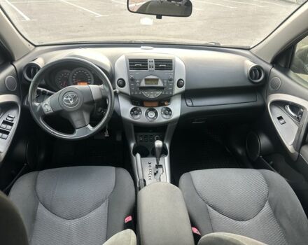 Серый Тойота РАВ 4, объемом двигателя 2 л и пробегом 215 тыс. км за 8700 $, фото 6 на Automoto.ua