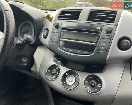 Серый Тойота РАВ 4, объемом двигателя 2.4 л и пробегом 143 тыс. км за 8500 $, фото 12 на Automoto.ua