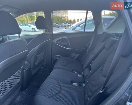 Серый Тойота РАВ 4, объемом двигателя 2 л и пробегом 243 тыс. км за 8800 $, фото 19 на Automoto.ua