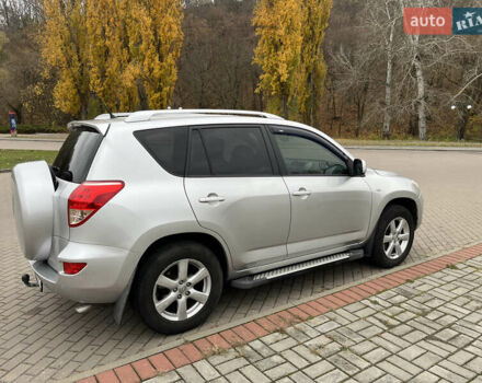 Серый Тойота РАВ 4, объемом двигателя 2 л и пробегом 219 тыс. км за 10500 $, фото 1 на Automoto.ua