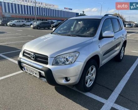 Серый Тойота РАВ 4, объемом двигателя 2.23 л и пробегом 279 тыс. км за 10100 $, фото 1 на Automoto.ua