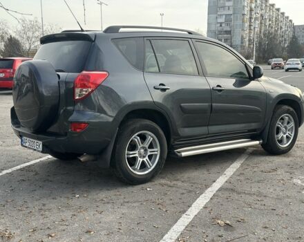 Серый Тойота РАВ 4, объемом двигателя 2 л и пробегом 215 тыс. км за 8700 $, фото 2 на Automoto.ua