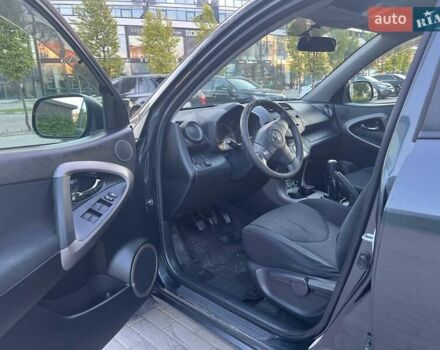 Серый Тойота РАВ 4, объемом двигателя 2 л и пробегом 243 тыс. км за 8800 $, фото 17 на Automoto.ua