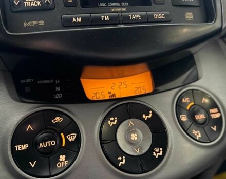 Серый Тойота РАВ 4, объемом двигателя 2.4 л и пробегом 144 тыс. км за 11000 $, фото 14 на Automoto.ua