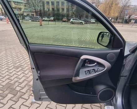 Серый Тойота РАВ 4, объемом двигателя 2.2 л и пробегом 265 тыс. км за 9400 $, фото 16 на Automoto.ua