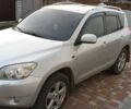 Серый Тойота РАВ 4, объемом двигателя 2 л и пробегом 202 тыс. км за 8500 $, фото 1 на Automoto.ua