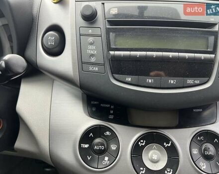 Серый Тойота РАВ 4, объемом двигателя 2.4 л и пробегом 143 тыс. км за 8500 $, фото 20 на Automoto.ua