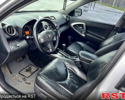 Серый Тойота РАВ 4, объемом двигателя 2 л и пробегом 226 тыс. км за 7999 $, фото 2 на Automoto.ua