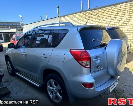 Серый Тойота РАВ 4, объемом двигателя 2 л и пробегом 160 тыс. км за 10500 $, фото 1 на Automoto.ua