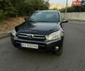 Серый Тойота РАВ 4, объемом двигателя 2 л и пробегом 187 тыс. км за 10000 $, фото 1 на Automoto.ua