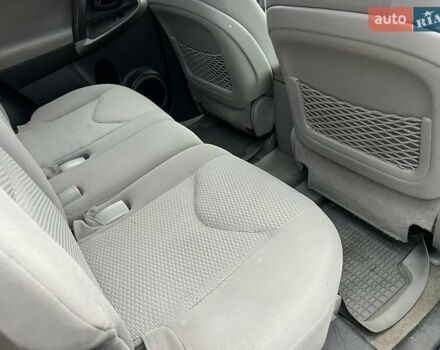 Серый Тойота РАВ 4, объемом двигателя 2.4 л и пробегом 143 тыс. км за 8500 $, фото 15 на Automoto.ua