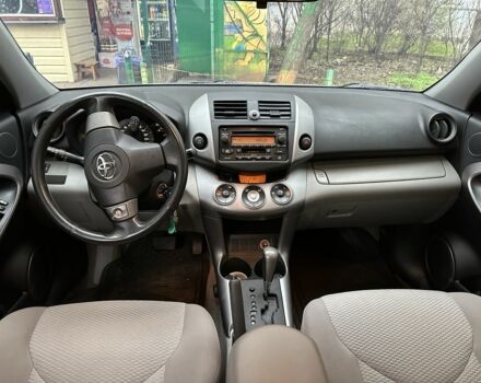 Серый Тойота РАВ 4, объемом двигателя 2.4 л и пробегом 133 тыс. км за 10000 $, фото 6 на Automoto.ua