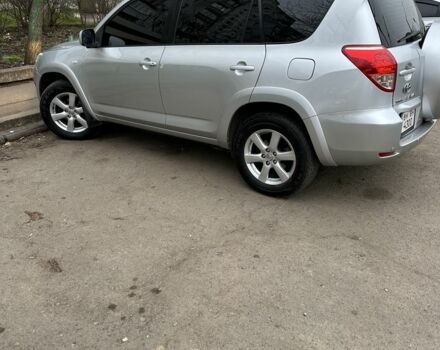 Серый Тойота РАВ 4, объемом двигателя 2.4 л и пробегом 133 тыс. км за 10000 $, фото 3 на Automoto.ua