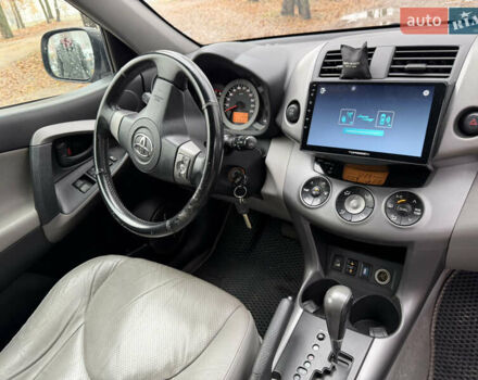 Серый Тойота РАВ 4, объемом двигателя 2.4 л и пробегом 174 тыс. км за 11700 $, фото 10 на Automoto.ua