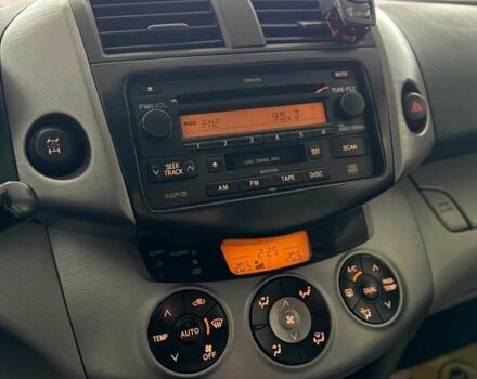 Серый Тойота РАВ 4, объемом двигателя 2.4 л и пробегом 144 тыс. км за 11000 $, фото 13 на Automoto.ua