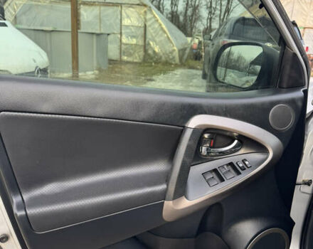 Сірий Тойота РАВ 4, об'ємом двигуна 2 л та пробігом 225 тис. км за 8500 $, фото 9 на Automoto.ua