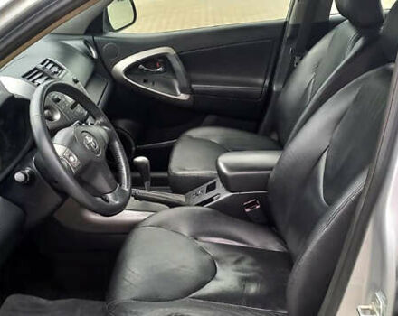 Сірий Тойота РАВ 4, об'ємом двигуна 2.4 л та пробігом 194 тис. км за 11900 $, фото 16 на Automoto.ua