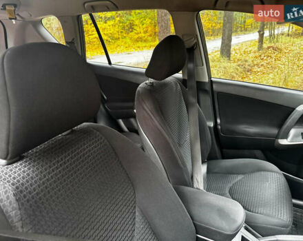 Серый Тойота РАВ 4, объемом двигателя 2 л и пробегом 232 тыс. км за 11500 $, фото 15 на Automoto.ua