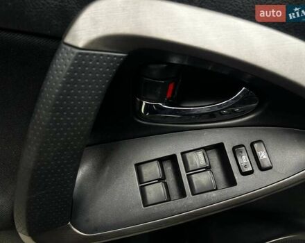 Серый Тойота РАВ 4, объемом двигателя 2 л и пробегом 220 тыс. км за 9300 $, фото 10 на Automoto.ua