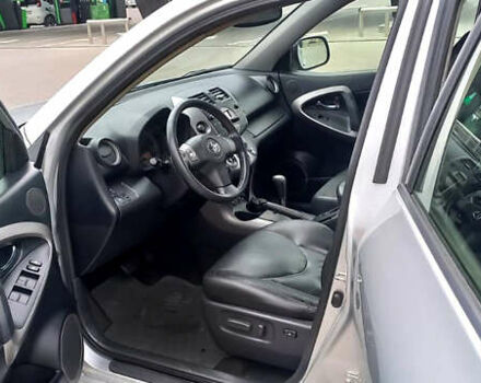 Сірий Тойота РАВ 4, об'ємом двигуна 2.4 л та пробігом 194 тис. км за 11900 $, фото 13 на Automoto.ua