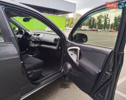 Серый Тойота РАВ 4, объемом двигателя 2 л и пробегом 177 тыс. км за 8500 $, фото 14 на Automoto.ua